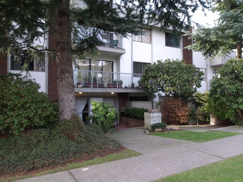 FEATURED LISTING: # 304 - 1515 Chesterfield Avenue N. Vancouver