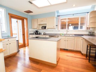 Photo 2: 1005 PANORAMA Place in Squamish: Hospital Hill House for sale in "Hospital Hill" : MLS®# R2442448