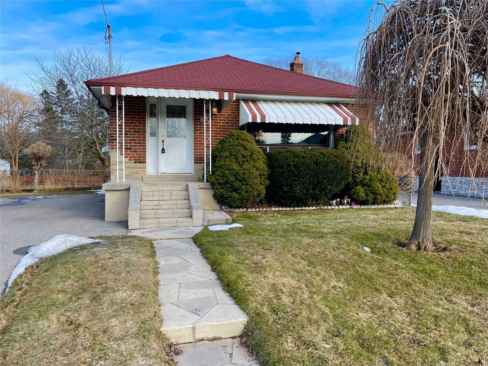 Main Photo: 61 Lynvalley Crescent in Toronto: Wexford-Maryvale House (Bungalow) for sale (Toronto E04)  : MLS®# E5532870