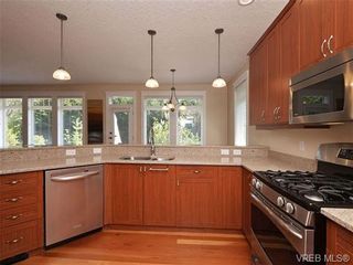 Photo 4: 1965 W Burnside Rd in VICTORIA: VR Hospital House for sale (View Royal)  : MLS®# 701142