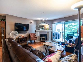 Photo 3: 220 19528 FRASER Highway in Surrey: Cloverdale BC Condo for sale in "FAIRMONT ON THE BOULEVARD" (Cloverdale)  : MLS®# R2467752