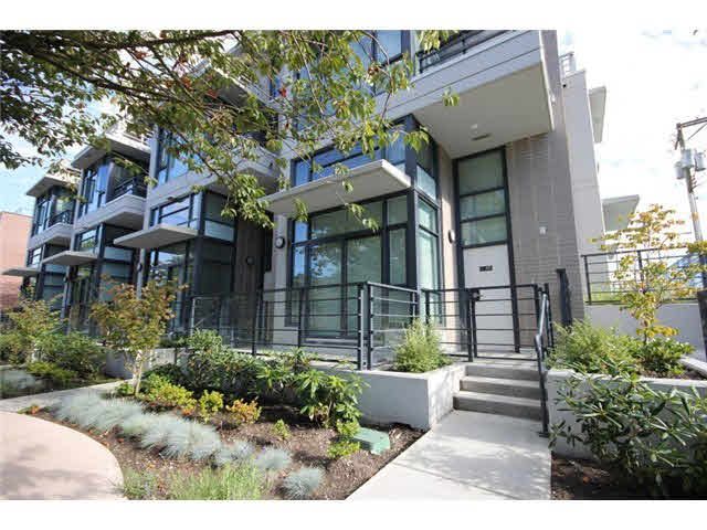 Main Photo: 408 E 11 Avenue in Vancouver: Mount Pleasant VE Townhouse for sale (Vancouver East)  : MLS®# R2027635