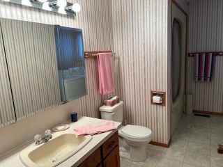 Photo 11: 113 4th Avenue in Gimli: House for sale : MLS®# 202326293