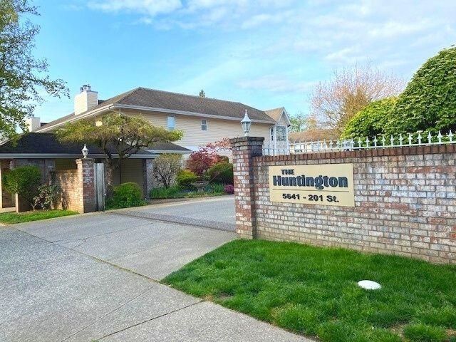 Main Photo: 230 5641 201 Street in Langley: Langley City Townhouse for sale in "The Huntington" : MLS®# R2681383