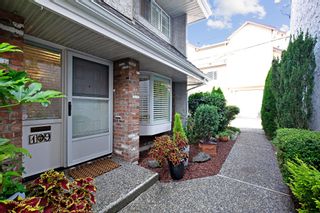 Photo 2: 109 216 E 6TH Street in North Vancouver: Lower Lonsdale Townhouse for sale in "BENTLEY MEWS" : MLS®# R2723776