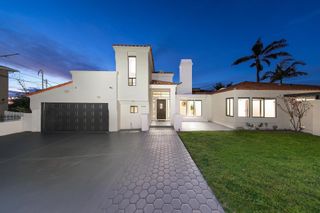 Main Photo: OCEAN BEACH House for sale : 5 bedrooms : 1140 Guizot St in San Diego