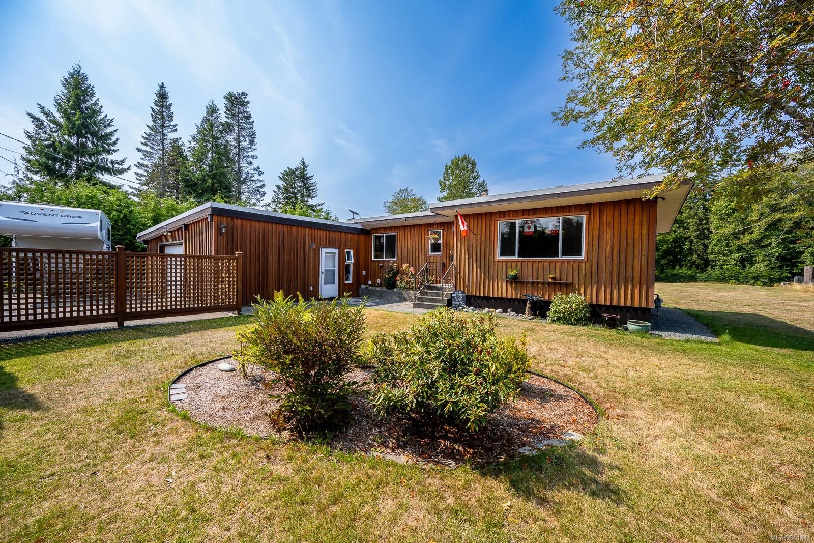 Main Photo: 398 Erickson Rd in Campbell River: CR Willow Point House for sale : MLS®# 941844