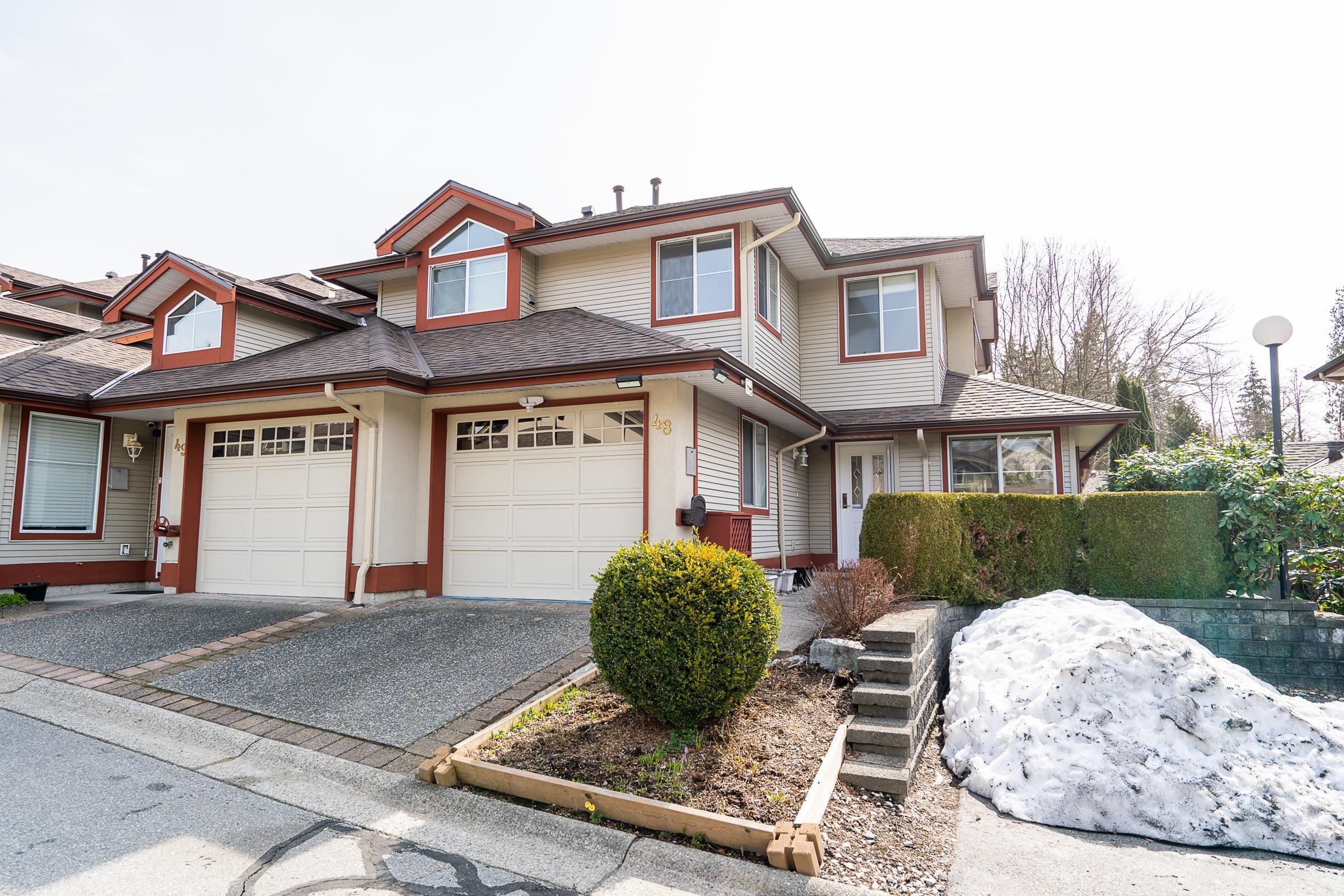 Main Photo: 48 22740 116 Avenue in Maple Ridge: East Central Townhouse for sale in "Fraser Glen" : MLS®# R2761082