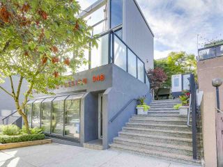 Photo 1: 956 W 7TH Avenue in Vancouver: Fairview VW Townhouse for sale in "ERA Townhomes" (Vancouver West)  : MLS®# R2199302