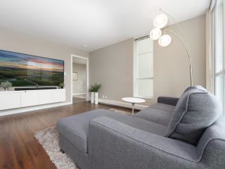 Photo 5: 401 135 E 17TH Street in North Vancouver: Central Lonsdale Condo for sale in "Local on Lonsdale" : MLS®# R2776162