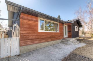Photo 2: 3443 19 Street NW in Calgary: Charleswood Detached for sale : MLS®# A1095214