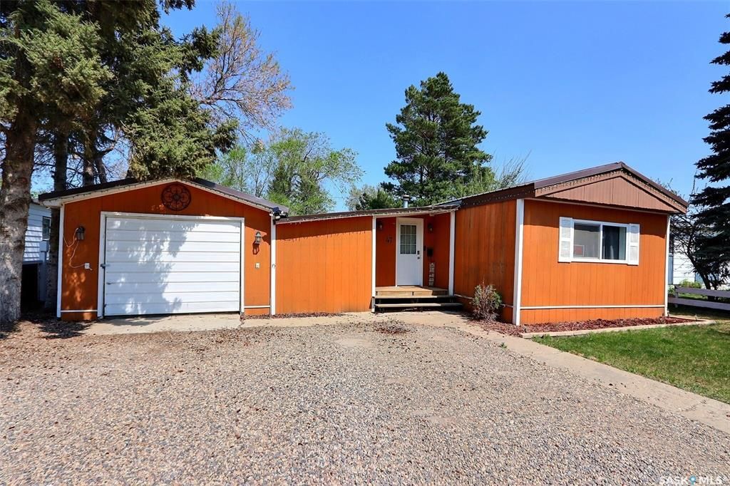 Main Photo: 47 Eastview Trailer Court in Prince Albert: SouthHill Residential for sale : MLS®# SK929022