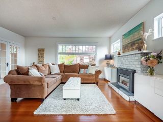 Photo 3: 725 E KEITH Road in North Vancouver: Boulevard House for sale : MLS®# R2726310