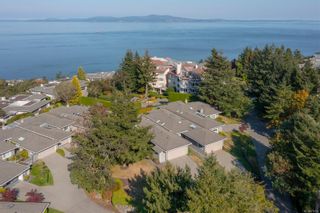 Photo 5: 610 2829 Arbutus Rd in Saanich: SE Ten Mile Point Row/Townhouse for sale (Saanich East)  : MLS®# 918752