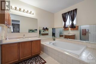 Photo 14: 17 PITTAWAY AVENUE in Ottawa: House for sale : MLS®# 1386742