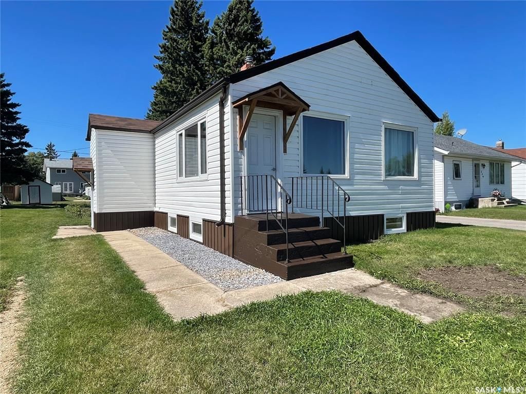 Main Photo: 325 Victoria Street in Sturgis: Residential for sale : MLS®# SK941692
