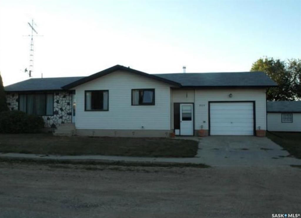 Main Photo: 305 1st Avenue East in Blaine Lake: Residential for sale : MLS®# SK916620