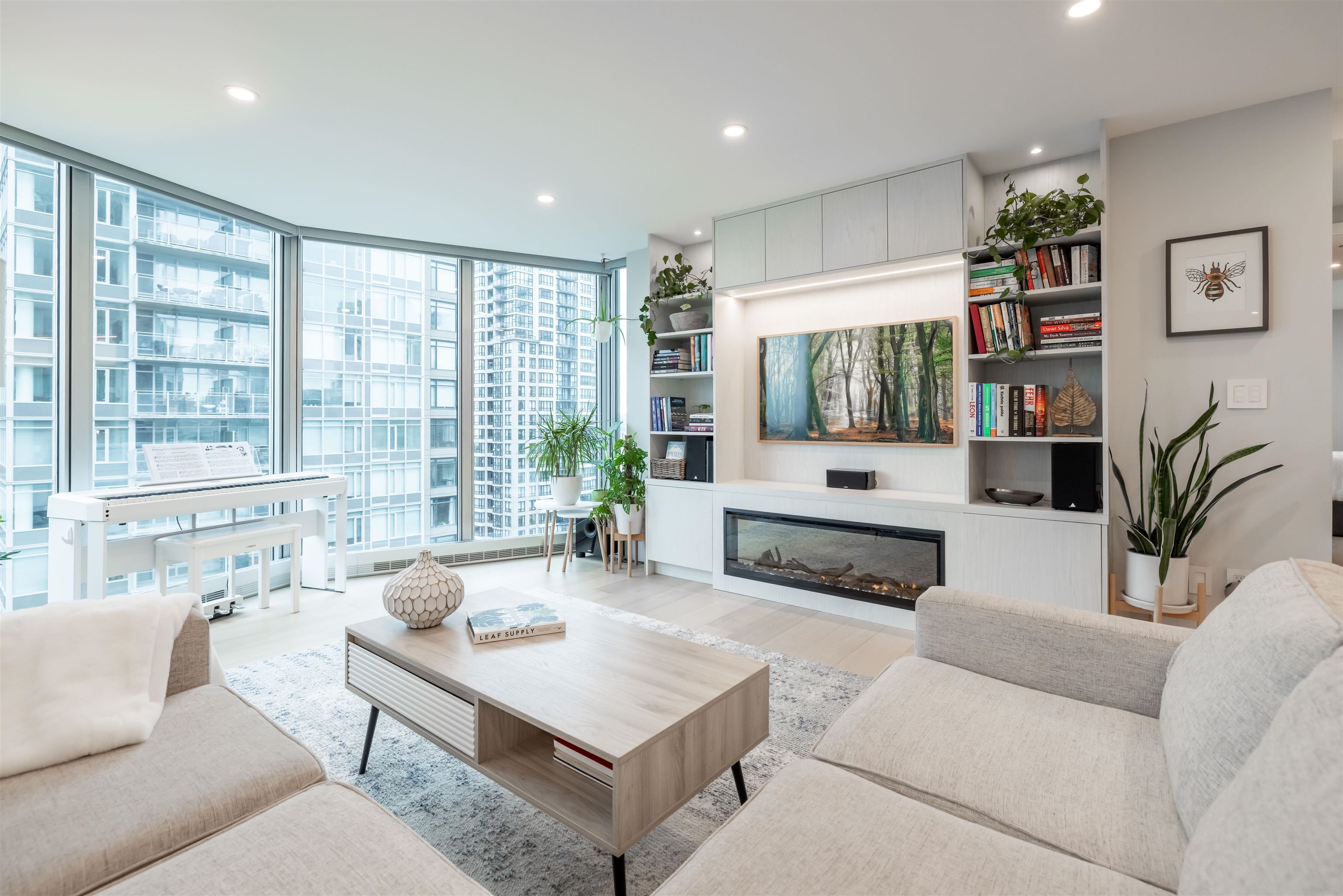 Main Photo: 1701 889 HOMER Street in Vancouver: Downtown VW Condo for sale in "889 Homer" (Vancouver West)  : MLS®# R2656273