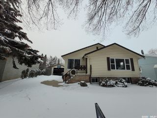 Photo 1: 127 106th Street West in Saskatoon: Sutherland Residential for sale : MLS®# SK917648
