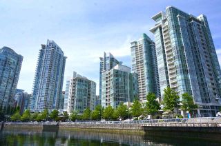 Photo 6: 39 1088 MARINASIDE Crescent in Vancouver: Yaletown Condo for sale in "QUAYSIDE MARINA" (Vancouver West)  : MLS®# R2449993