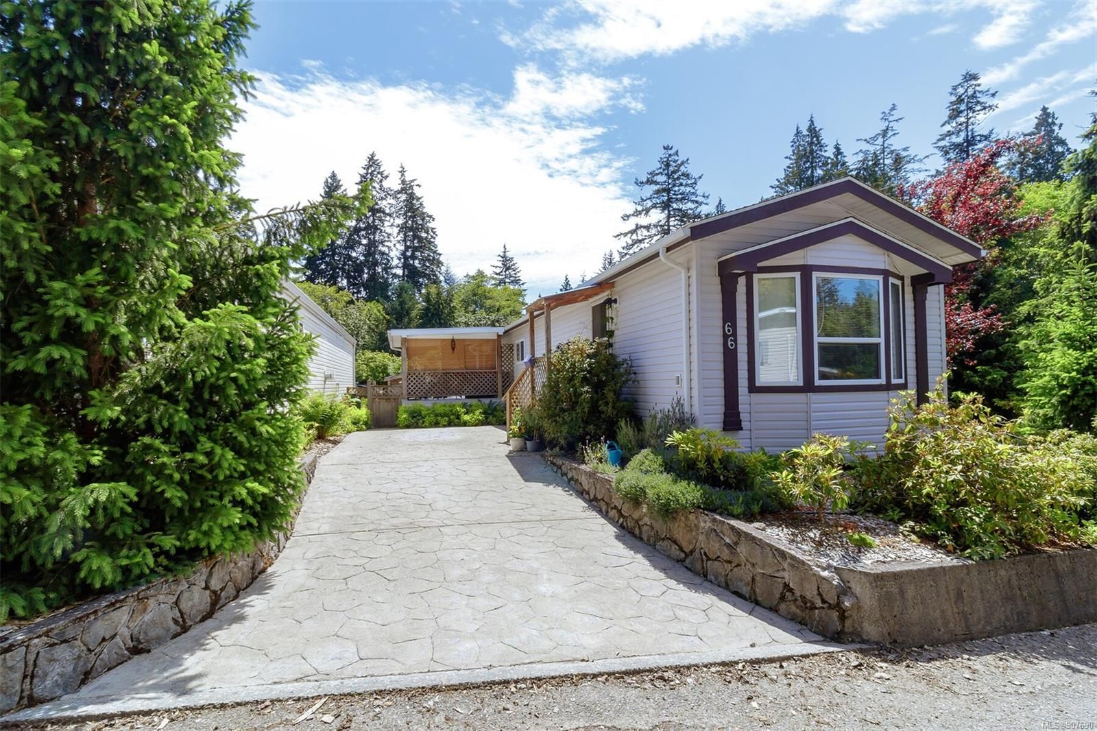 Main Photo: 66 2587 Selwyn Rd in Langford: La Mill Hill Manufactured Home for sale : MLS®# 907690