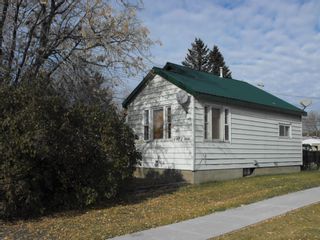 Photo 1: 4922 51 Avenue: Elk Point House for sale : MLS®# E4268258