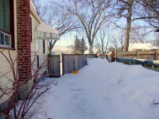Photo 3: 452 CENTENNIAL Street in WINNIPEG: River Heights / Tuxedo / Linden Woods Residential for sale (South Winnipeg)  : MLS®# 1103160
