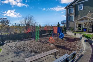 Photo 5: 11 21150 76A Avenue in Langley: Willoughby Heights Townhouse for sale in "Hutton" : MLS®# R2833396