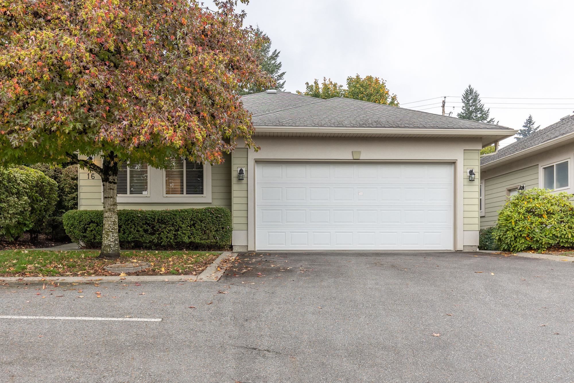Main Photo: 16 34159 FRASER Street in Abbotsford: Central Abbotsford Townhouse for sale in "EMERALD PLACE" : MLS®# R2827090