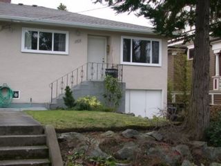 Photo 1: 1073 Davie St in Victoria: Residential for sale : MLS®# 289115