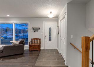 Photo 2: 563 Woodpark Crescent SW in Calgary: Woodlands Detached for sale : MLS®# A1095098