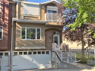 Photo 1: 1650 Westmount Boulevard NW in Calgary: Hillhurst Semi Detached (Half Duplex) for sale : MLS®# A2034904