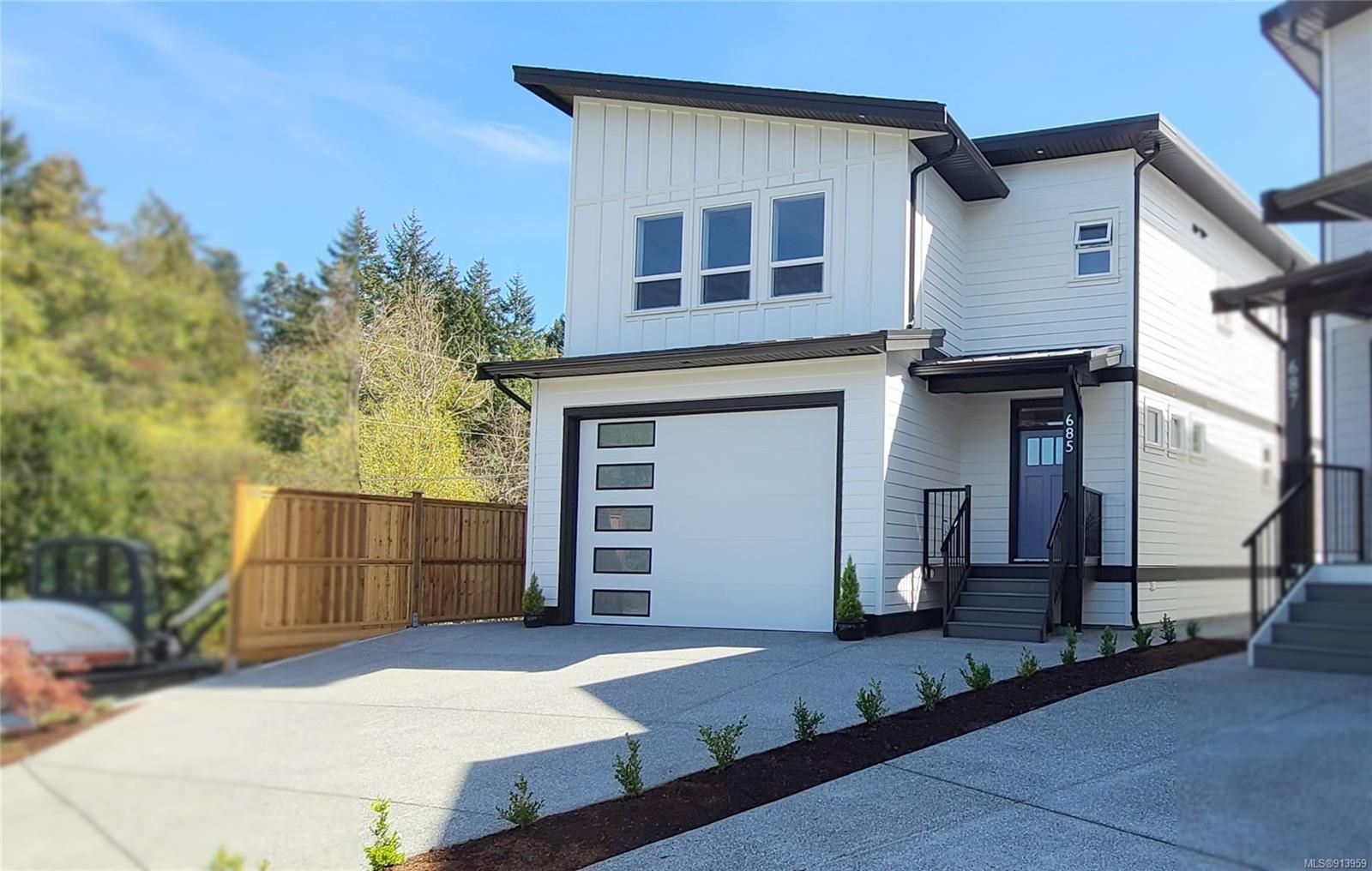 Main Photo: 685 Goldie Ave in Langford: La Thetis Heights House for sale : MLS®# 913959