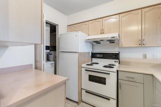 Photo 4: 905 1833 FRANCES Street in Vancouver: Hastings Condo for sale in "Panorama Gardens" (Vancouver East)  : MLS®# R2879876