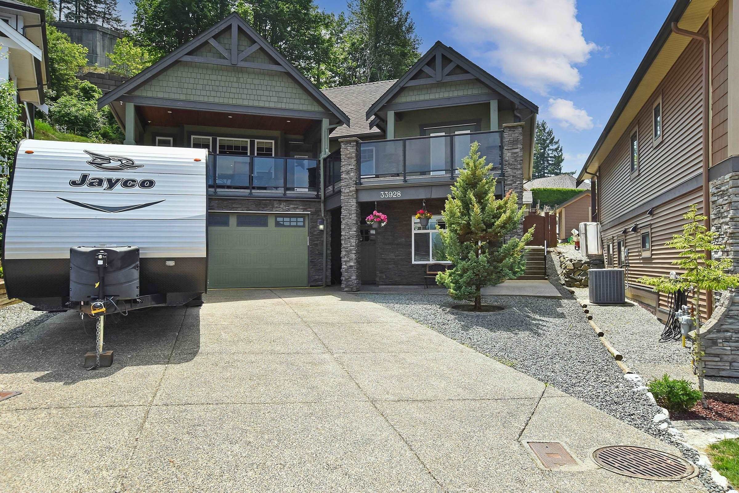 Main Photo: 33928 CHERRY Avenue in Mission: Mission BC House for sale : MLS®# R2816154