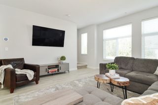 Photo 4: 44 8371 202B Street in Langley: Willoughby Heights Townhouse for sale in "Kensington Lofts" : MLS®# R2606298