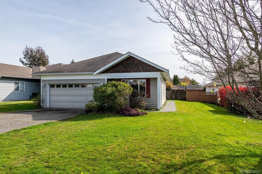 Main Photo: 7937 Simpson Rd in Central Saanich: CS Saanichton House for sale : MLS®# 898921