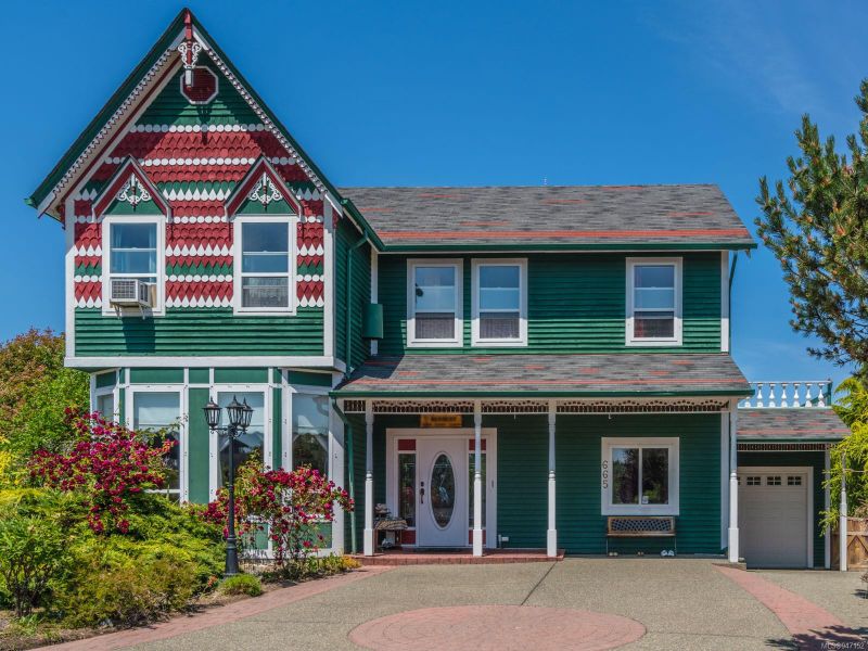 FEATURED LISTING: 665 Ironwood Ave Parksville