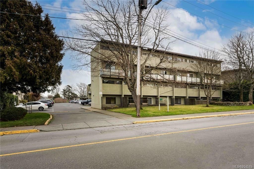 Main Photo: 40 477 Lampson St in Esquimalt: Es Saxe Point Row/Townhouse for sale : MLS®# 951519