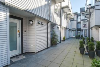 Photo 2: 3 888 W 16TH Avenue in Vancouver: Cambie Townhouse for sale in "LAUREL MEWS" (Vancouver West)  : MLS®# R2442934