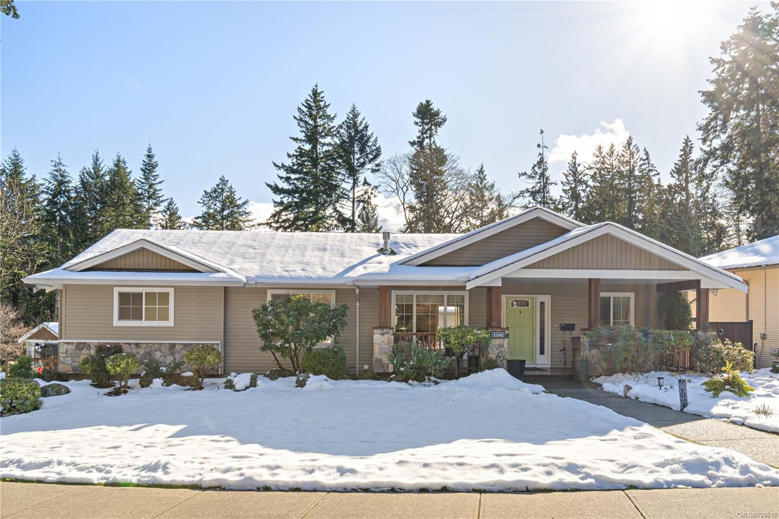 Main Photo: 3240 Granite Park Rd in Nanaimo: Na Departure Bay House for sale : MLS®# 924619
