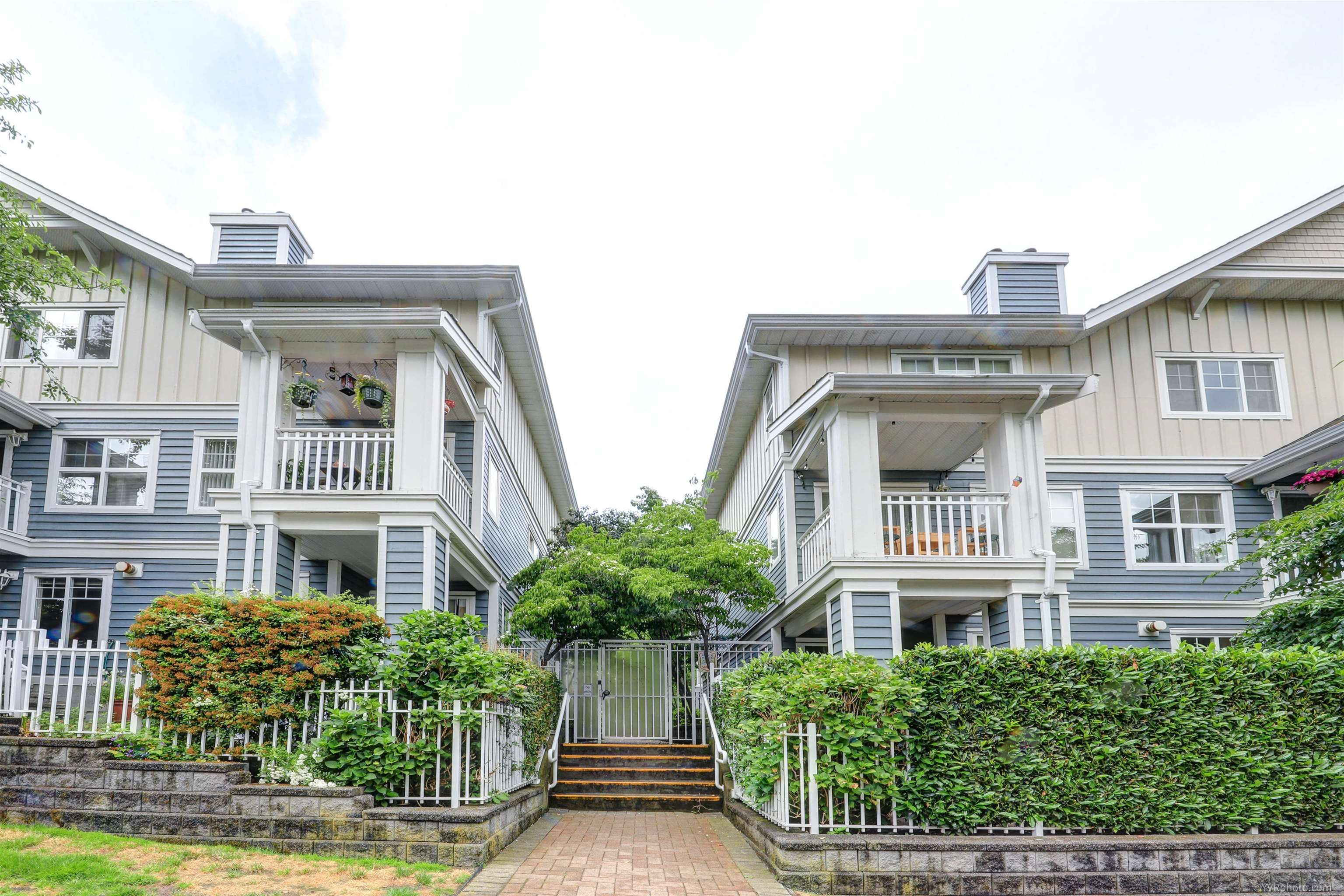 Main Photo: 46 123 SEVENTH Street in New Westminster: Uptown NW Townhouse for sale : MLS®# R2790361