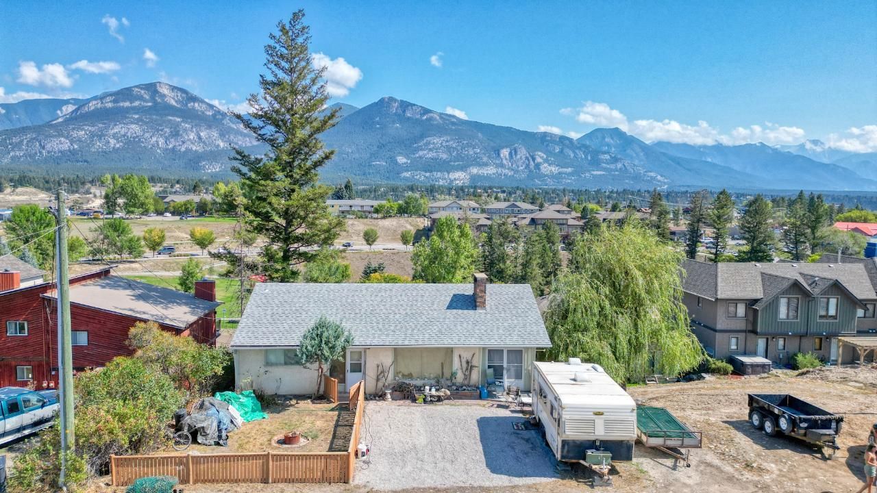 Main Photo: 717 10TH AVENUE in Invermere: House for sale : MLS®# 2473134