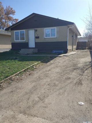 Photo 1: 1110 Confederation Drive in Saskatoon: Confederation Park Residential for sale : MLS®# SK929584
