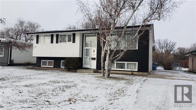 Main Photo: 202 Barron Drive in Winnipeg: Residential for sale (5G)  : MLS®# 1830044