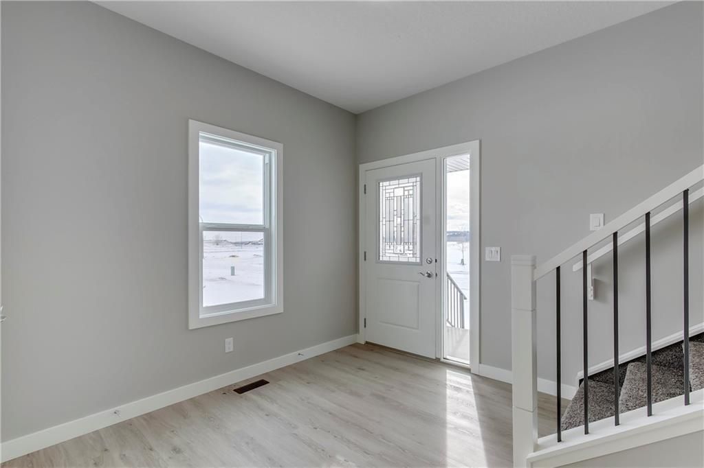 Photo 3: Photos: 56 Creekside Green SW in Calgary: C-168 Detached for sale : MLS®# C4286836
