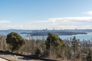 Photo 3: 21 2235 FOLKESTONE Way in West Vancouver: Panorama Village Condo for sale in "PANORAMA VILLAGE" : MLS®# R2854104