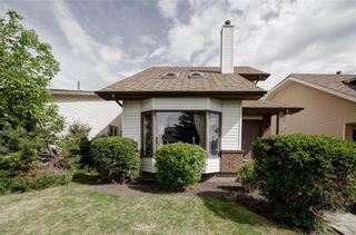 Photo 2: 36 MILLSIDE Road SW in Calgary: Millrise House for sale : MLS®# C4123093