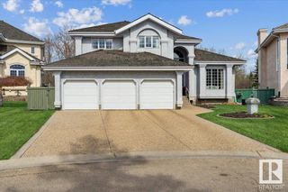 Main Photo: 121 WEAVER Drive in Edmonton: Zone 20 House for sale : MLS®# E4385049