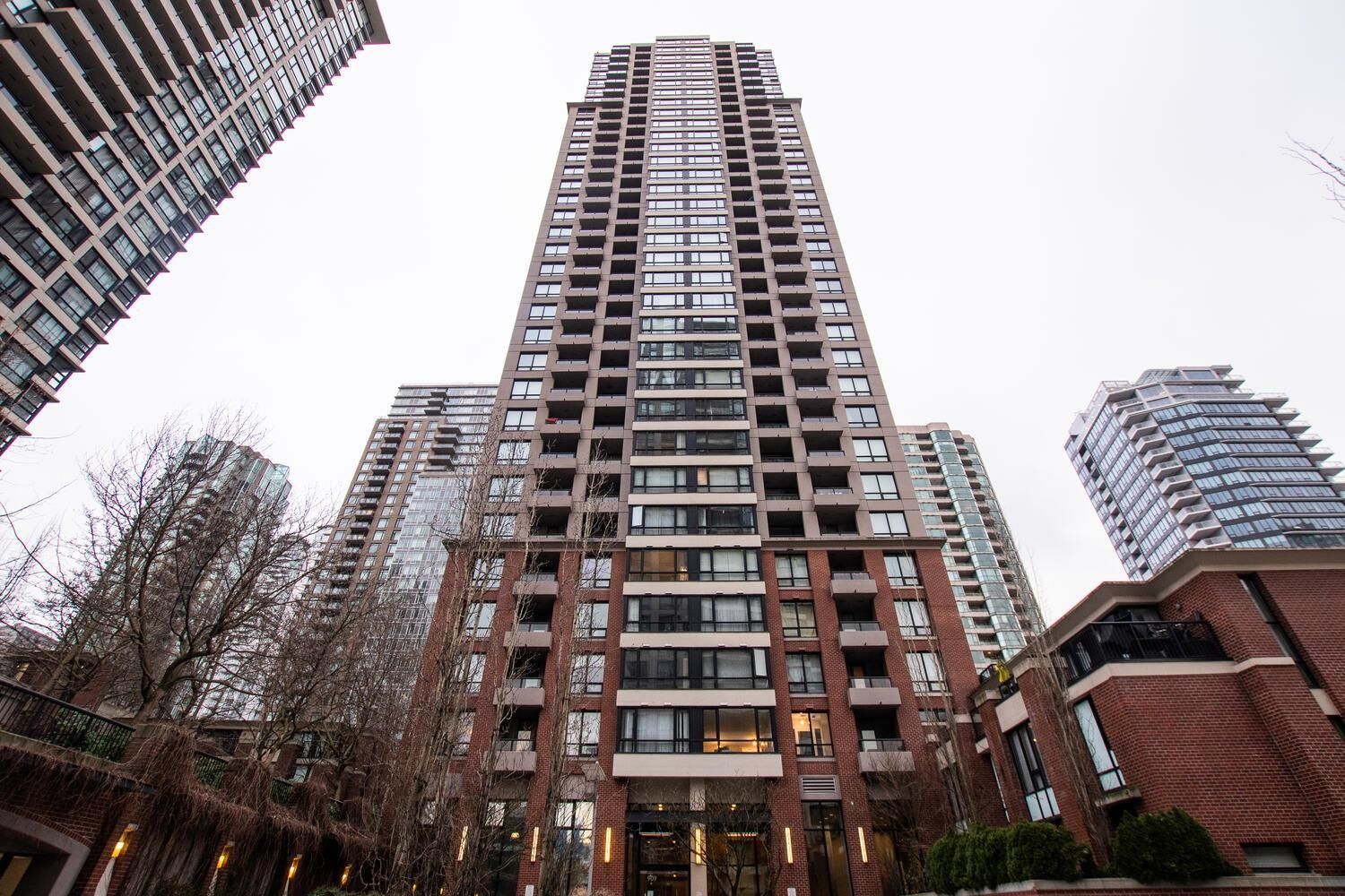 Main Photo: 1610 909 MAINLAND Street in Vancouver: Yaletown Condo for sale in "Yaletown Park II" (Vancouver West)  : MLS®# R2645381